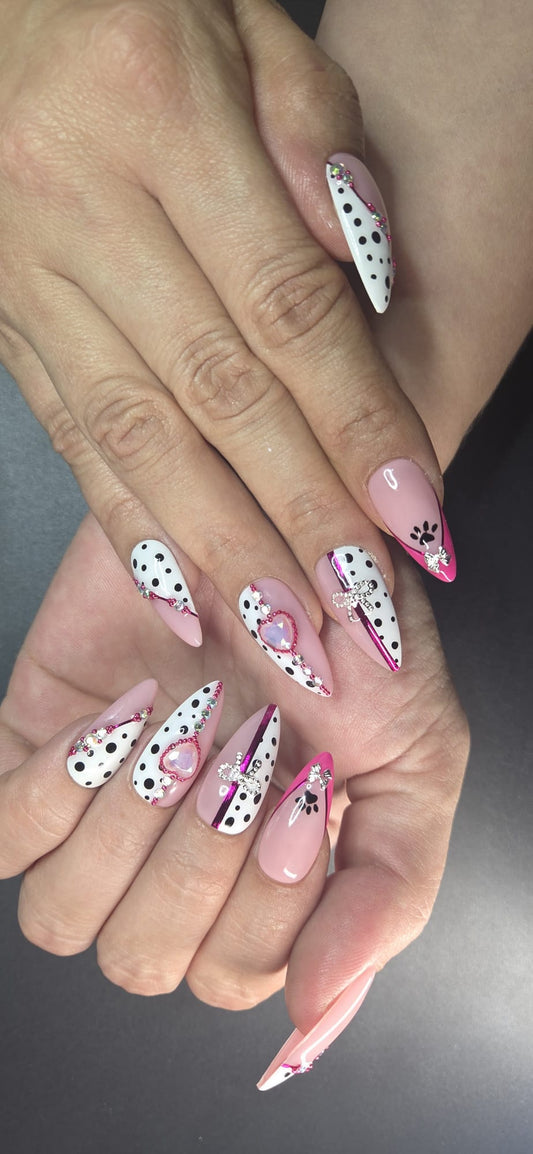 Dalmatian Darling – Verspielte Eleganz mit funkelnden Statement-Details 💖