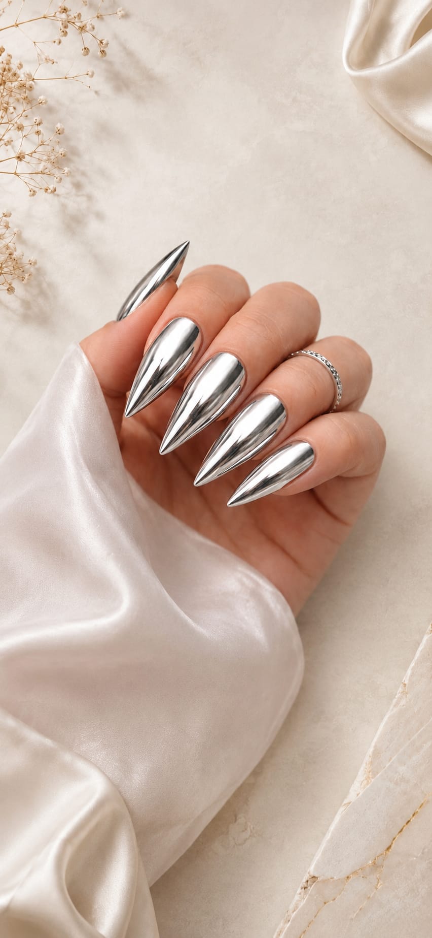 Metallic Armor – Futuristische Eleganz mit spiegelndem Chrome-Finish 🩶