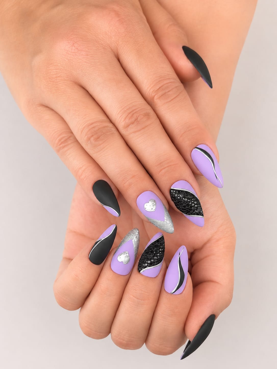 Nocturne Heart – Mystische Eleganz mit Lavendel, Silber & Herz-Detail 💜