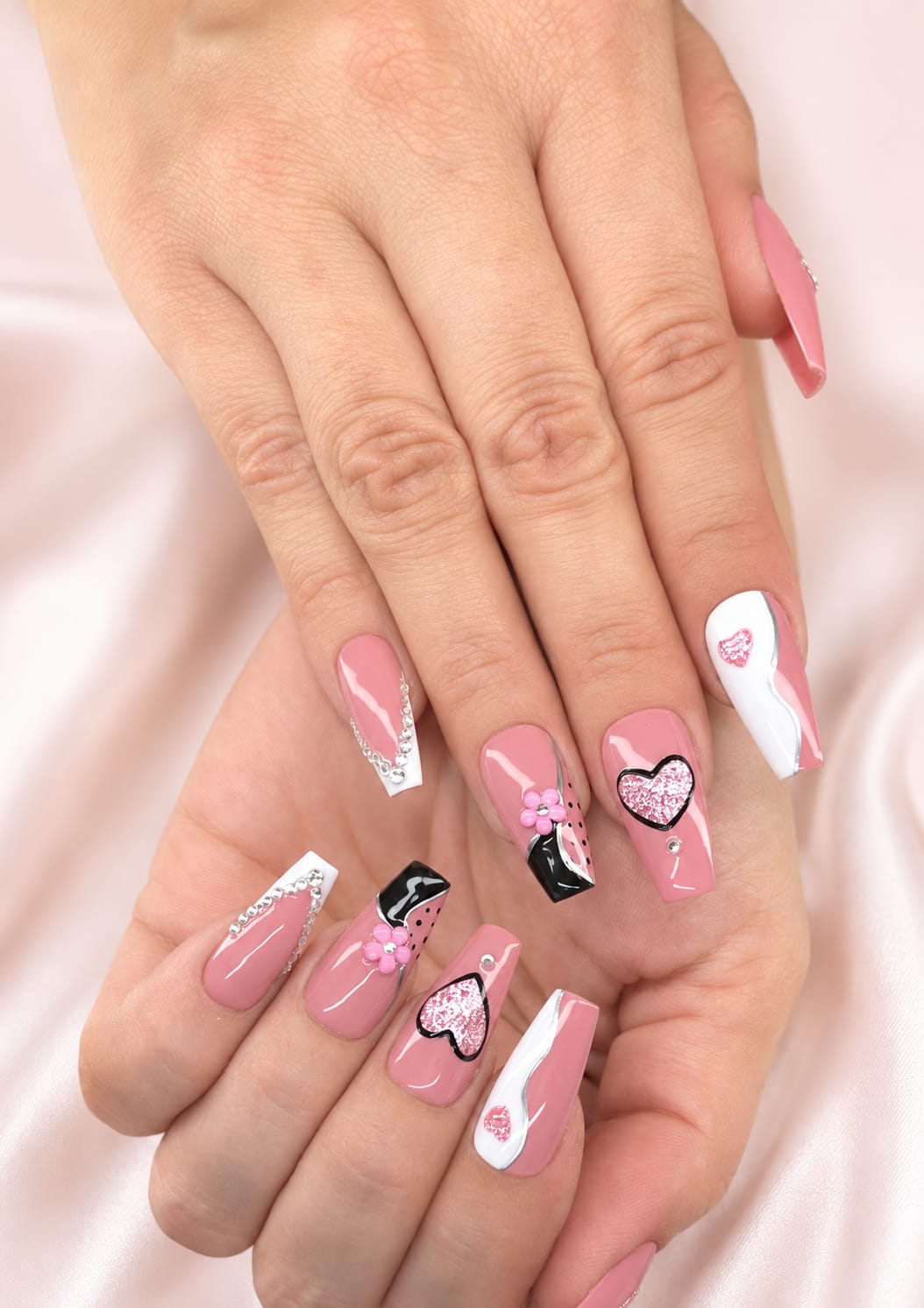 Pink Affection – Romantische Eleganz mit funkelnden Herz- & 3D-Blüten-Details 💗