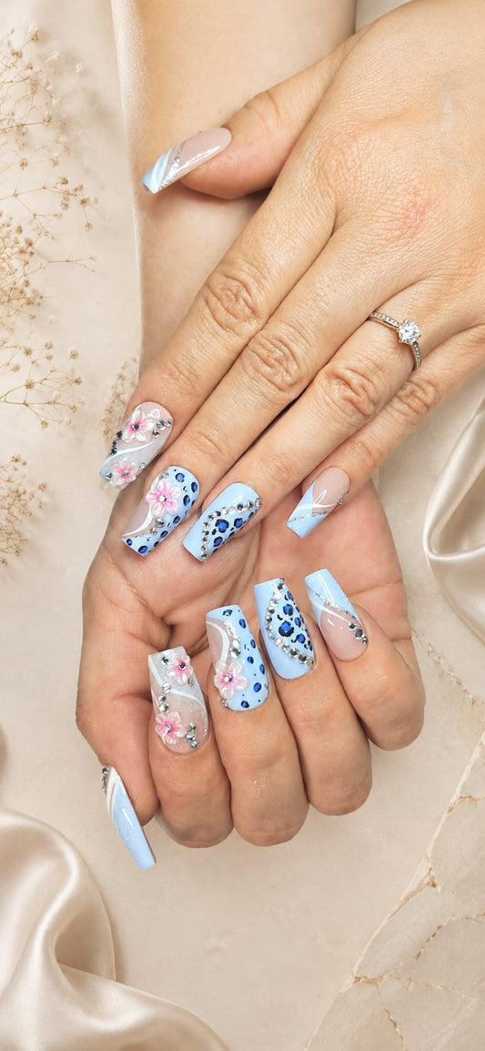 Sky Blossom – Elegante Blüten mit himmlischem Glamour 💙