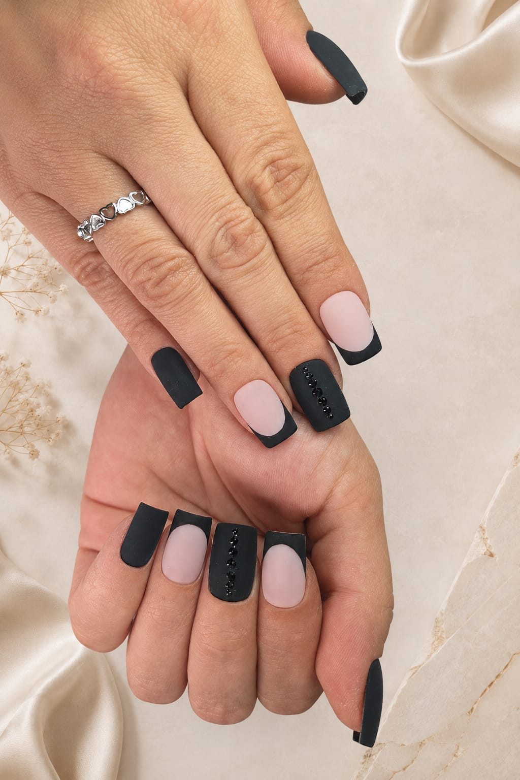 Soft Rebel – Minimalistische Eleganz mit edlen Akzenten 🖤