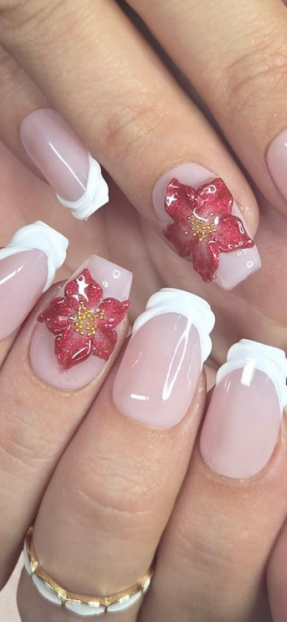 Crimson Bloom – Elegantes French mit handmodellierter 3D-Blüte 🌺