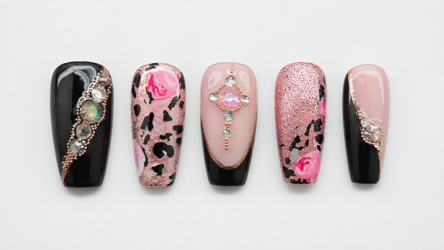 Wild Rose – Leo Elegance mit Rosé, Schwarz & funkelnden Details